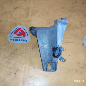 Крепление подушки ДВС Suzuki J24B Grand Vitara TDA4W перед, прав / 11641-78K10