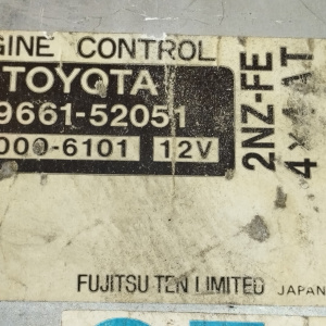 Компьютер Toyota Vitz 2NZ NCP15 4WD разъёмы компьютера в 2 ряда
