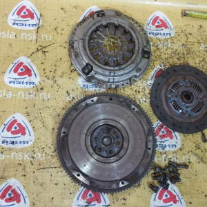 Маховик Honda D17A1/D17Z1 Civic/Stream m/t + корзина (диаметр диска 210-212 мм.)