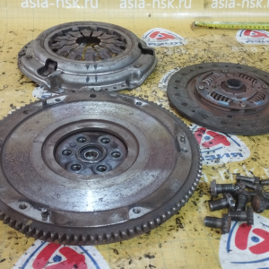 Маховик Honda D17A1/D17Z1 Civic/Stream m/t + корзина (диаметр диска 210-212 мм.)