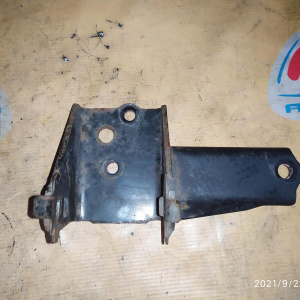 Крепление подушки ДВС Toyota 1ZZ/3ZZ Corolla/Voltz ZZE121/ZZE136 A246E перед, лев MK / 12325-22100