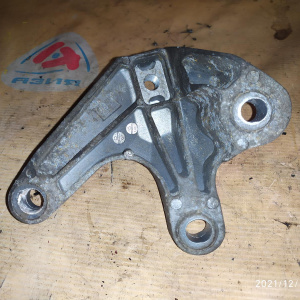 Крепление подушки ДВС Mazda ZY/Z6 Axela/Mazda3 BK3P a/t L