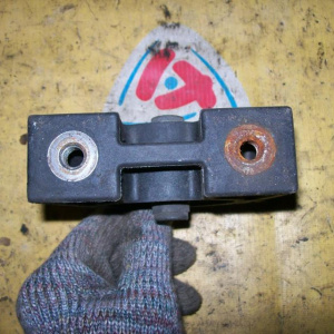 Подушка двигателя Toyota 4A/7A Sprinter Carib AE114/AE115 4WD пластик ТРЕЩИНЫ F н / 12361-16270