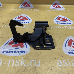 Крючок капота Volkswagen Touareg 7LA/7L6/9N1 VW Polo 2002-2005 6Q0823480B