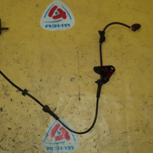 Датчик ABS Nissan Cefiro A33 перед, лев