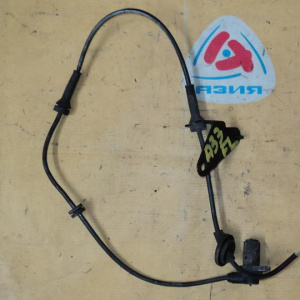 Датчик ABS Nissan Cefiro A33 перед, лев