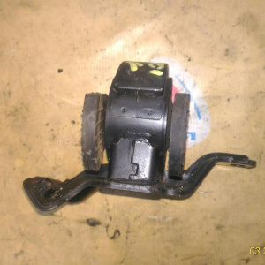 Подушка двигателя Toyota 4A-FE/5A Corolla Ceres AE100/AE101 2WD a/t A240E перед, лев 12362-15120 / / 12372-15181 / 12318-15050