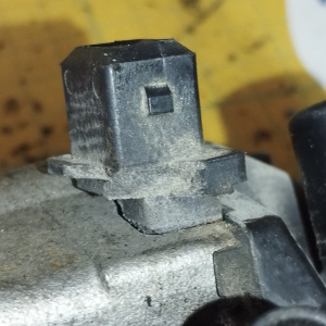 Трамблер Mitsubishi 4G63 RVR N23W 6/2 1вал. 16клап. ДЕФЕКТ КРЫШКИ И РАЗЬЕМА