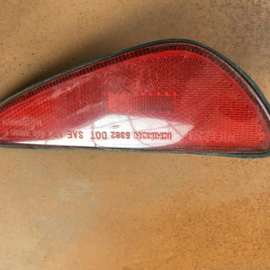 Отражатель в бампер Nissan Cefiro A33 зад, лев