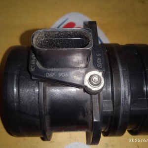 Расходомер Volkswagen Passat B6/3C2/5N1 BZB/CAWA 5к Hitachi AFH60M-27A 06F906461B