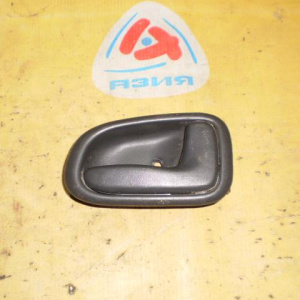 Ручка двери внутренняя Toyota Corolla/Sprinter/Noah AE100/CR50 R внутр.(низкая ножка) 69205-12130