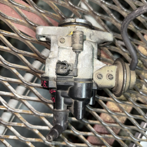 Трамблер NISSAN GA15 карб 2 к.  дефект крышки