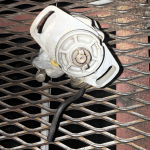 Трамблер NISSAN GA15 карб 2 к.  дефект крышки