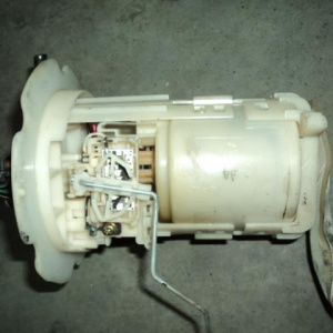 Бензонасос Nissan Cefiro A33