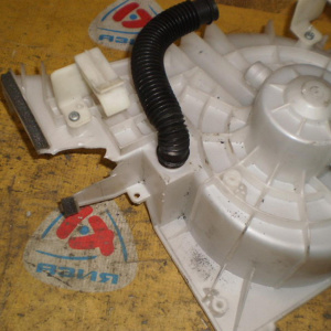 Моторчик печки NISSAN B15/G10/P12/V10 (без термодатчика) дефект корпуса