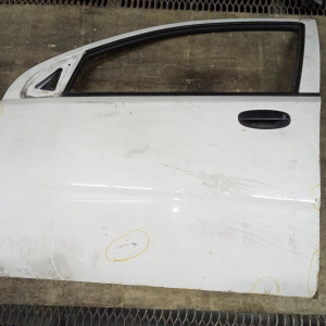 Дверь боковая Chevrolet Aveo T200 '2002-2008 перед, лев Daewoo Kalos в сборе, без пульта стеклопод. (ржавчина) 96585327