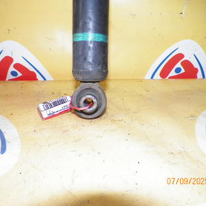 Амортизатор Toyota ZVW30 Prius R цена за штуку