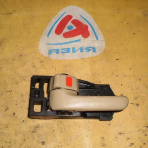 Ручка двери внутренняя Toyota Vista SV50 L внутр.