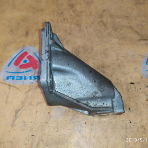 Крепление подушки ДВС Toyota 1JZ-FSE JZX110 перед, прав