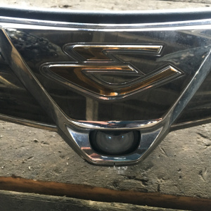 Решетка радиатора TOYOTA Estima GSR50 с камерой