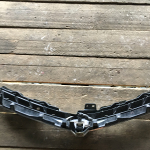 Решетка радиатора TOYOTA Estima GSR50 с камерой