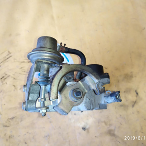 Заслонка дроссельная NISSAN QG15/QG18 с вакуумником ( корпус датчика AEB206-01 / AEB208-01 )