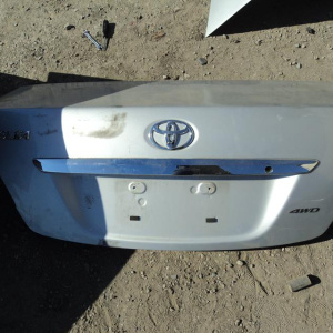 Крышка багажника TOYOTA Belta NCP90 дефект