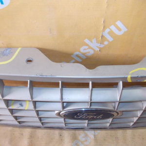 Решетка радиатора Ford Explorer 3 U152/UN152 '2001-2005 (дефект, царапины, сколы)