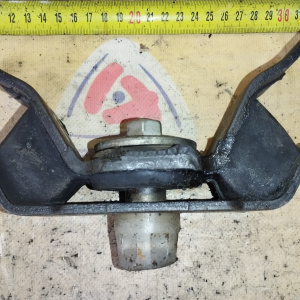 Подушка двигателя Toyota 3RZ Hilux Surf/Land Cruiser Prado RZN185/RZJ95 4WD a/t зад. R