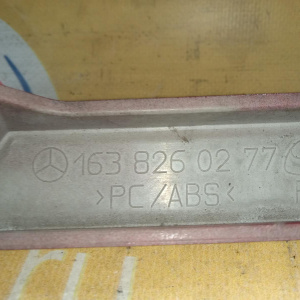 Планка под фару Mercedes M-Class W163 '1997-2005 R дефект сбоку