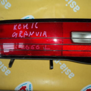 Вставка между стопов Toyota Granvia KCH16 L