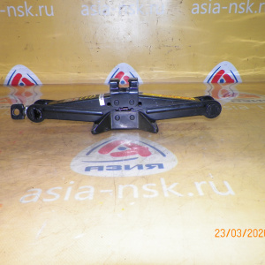 Домкрат Toyota NZE120/NZE121/NZE124/ZZE122/ZZE124/GXE10/SXE10/AT190/ST190/ST195/AT210/ST210/ST200/ST202 09111-02020 700 кг. (H).