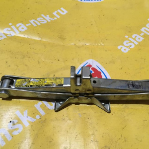 Домкрат Toyota bB NCP30 800 кг.