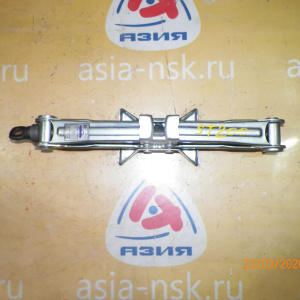Домкрат Toyota AT210/AT212/CT210/ST215/ST200/ST202/ST206/ST207/ST208/ST203/ZZT230/ZZT231/EXZ10/EXZ15 800 кг.