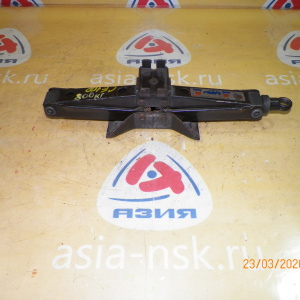 Домкрат Toyota Corolla/Sprinter AE100/AE101/AE102/EE100/EE101/EE106/EE107/CE100/CE106/CE108/CE109/AE92. 09111-12090. 800 кг.