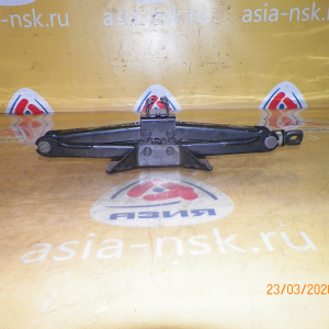 Домкрат Toyota Sprinter AE100/EE100/CE100/AE101/AE104/SV21/VZV21/ST180/AT170/ST170/EL30/EL44. 09111-12100. 09111-12130 700 кг. (G).