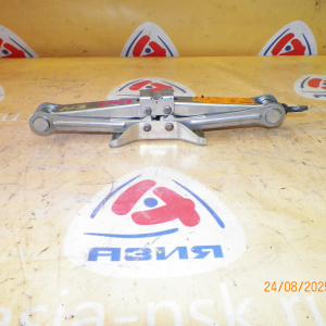 Домкрат Nissan Note/Cube/March E11/Z11/K12/C11 (Y5) 700 кг.