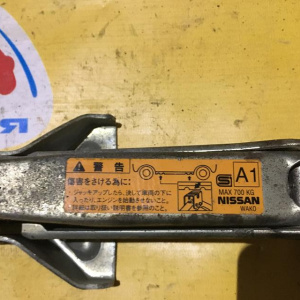 Домкрат Nissan Sunny B15 700 кг.