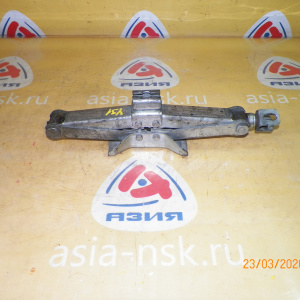 Домкрат Nissan Cedric/Cefiro Y31/A31/C32/C33/R31/R32 99550-41L10. (1). 850 кг.