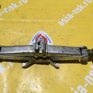 Домкрат Nissan Cedric/Cefiro Y31/A31/C32/C33/R31/R32 99550-41L10. (1). 850 кг.