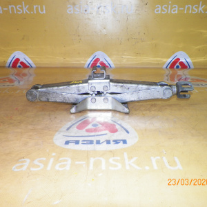 Домкрат Nissan Cedric/Cefiro Y31/A31/C32/C33/R31/R32 99550-41L10. (1). 850 кг.