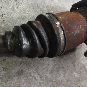 Привод HONDA RE4 K24A перед, прав Дефект пыльника 44305-SWA-900