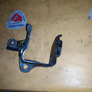 Крепление подушки ДВС Honda D16A HR-V GH3/GH4 2WD/4WD CVT верх. перед, прав в 50825-S2H-990