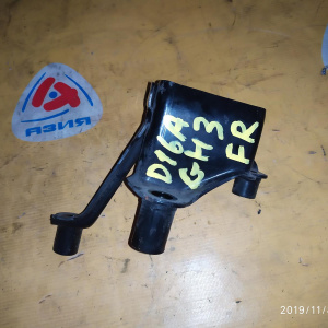 Крепление подушки ДВС Honda D16A HR-V GH3/GH4 2WD/4WD CVT верх. перед, прав в 50825-S2H-990