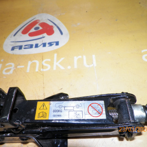 Домкрат Mazda Axela/Premacy BL5FP/BLEAP/BLEFP/BL3FW/BL5FW/BLEAW/BK3P/BK5P/BKEP/CREW/CR3W C24337790. GJ6A37790 800кг.