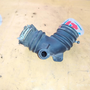 Гофра впускного коллектора Toyota 1NR Vitz NSP135 резиновая 17881-47060 / 17880-47040