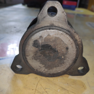 Привод Suzuki TD51W/TA02W/TA52W/TD02W/TD52W/TD62W Escudo/Vitara G16A/J20A/H25A перед, лев Н-26шл. ВН шрус не трипойд. Дефект пыльника 4410277E02