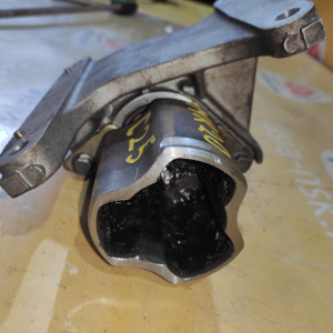 Привод NISSAN C25/B30 Serena/Lafesta MR20DE перед, прав 2WD CVT ВН-27шл. Только стакан с креплением 39780-EN000 / 39771-EN000