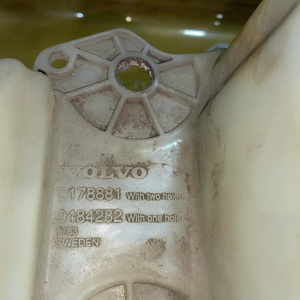 Бачок омывателя Volvo S60 RS/TS/SW/SZ под 1 насос, с датчиком 9484282 30655661