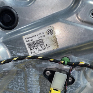 Дверь боковая Volkswagen Tiguan 5N1 '2010 перед, лев LC9X в сборе, молдинг (царапины) 5N0831055B